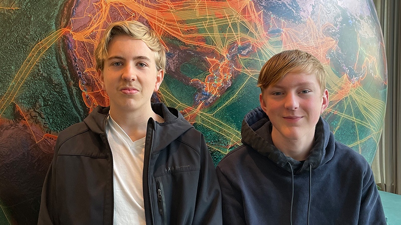 Två pojkar i femtonårsåldern