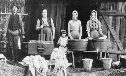 En bild från ett tvätteri förr i tiden