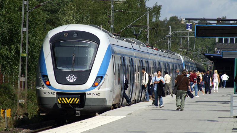 Pendeltåg vid Handenterminalen