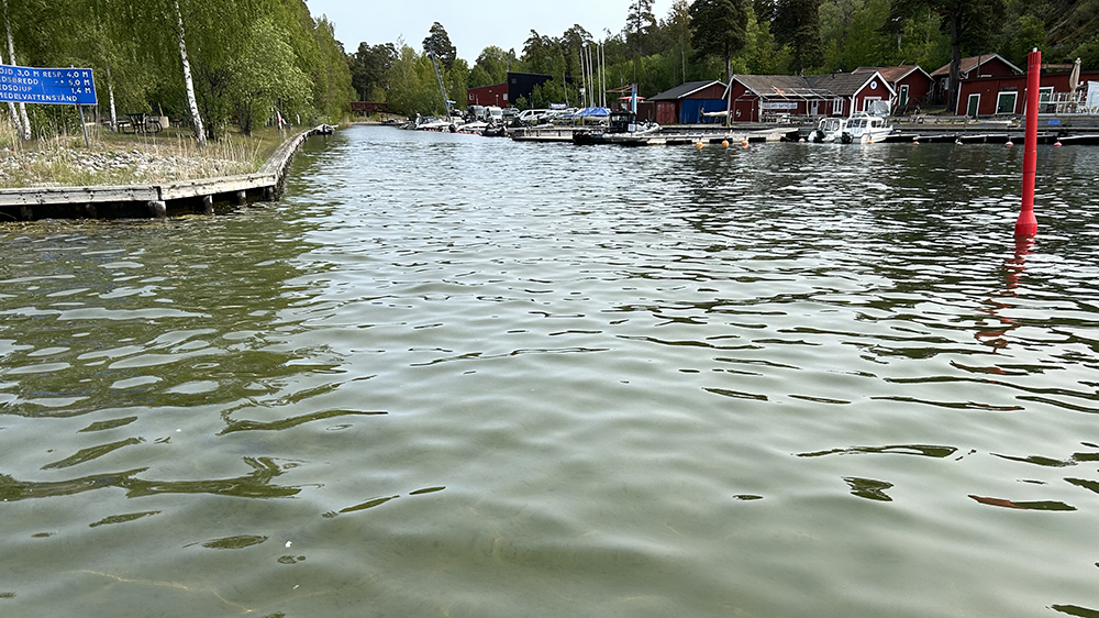 bild från vattnet på Dalarö kanal