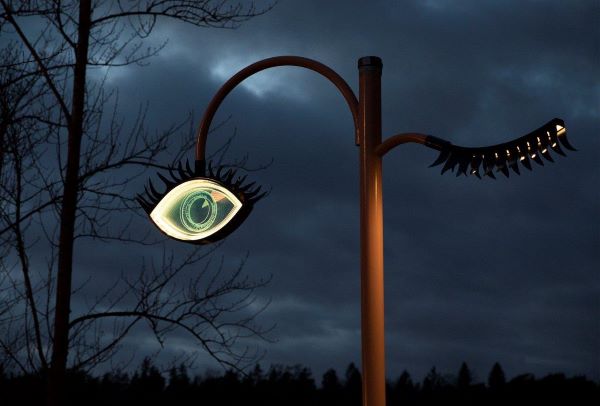 Ljuskonstverk vid övergången mot Rudan.